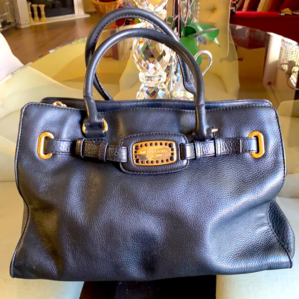 MICHAEL KORS BLACK CAVIAR PURSE 👜